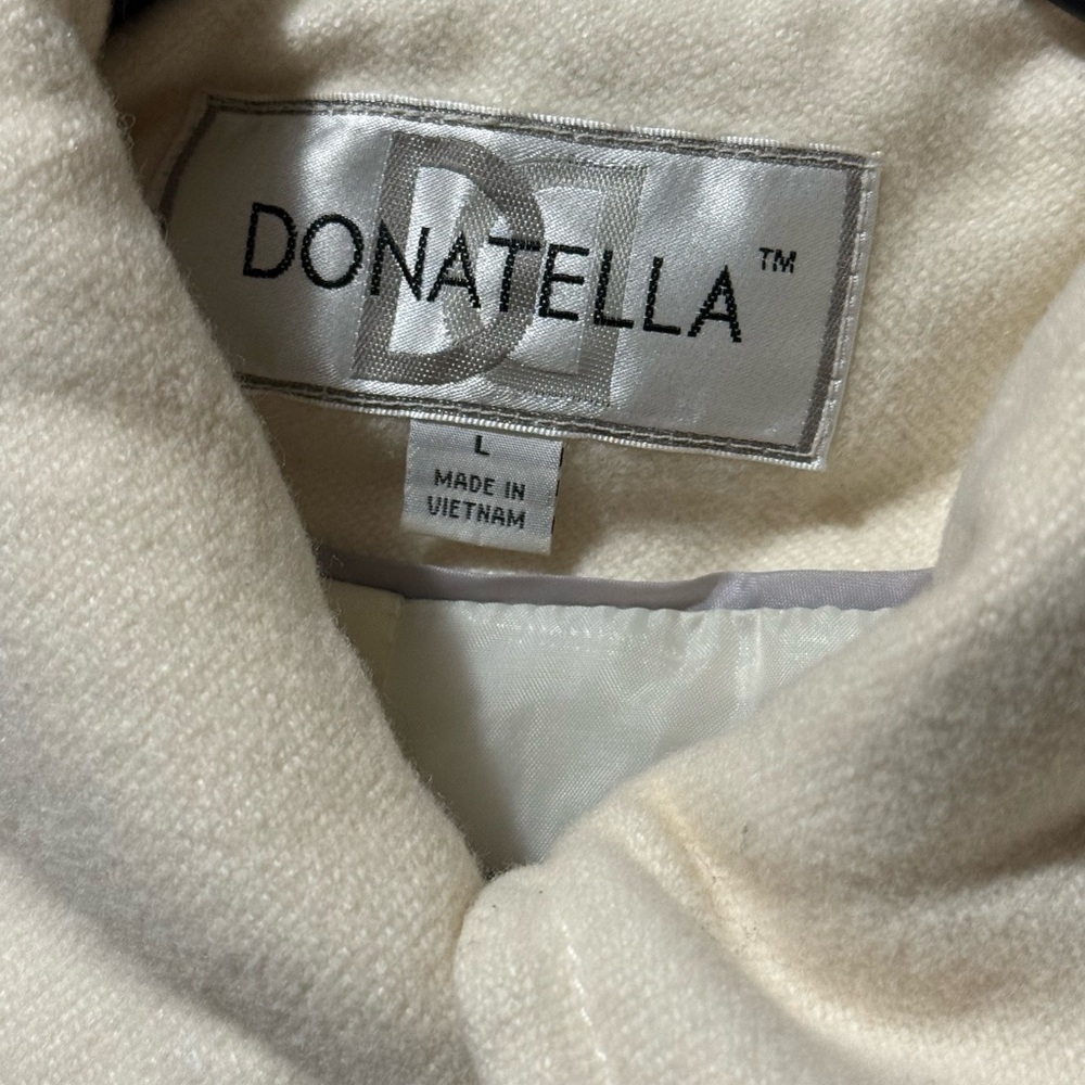 Donatella Cream Coat Size L - Small Snag - Picture 4 of 12